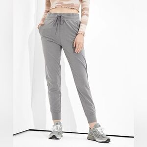 AMERICAN EAGLE size XS  Everywhere‎ Jogger Sweatpants Tapered Leg Soft Gray
